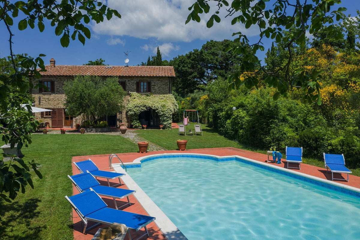 Villa Petroia - villa with panoramic pool in Umbria